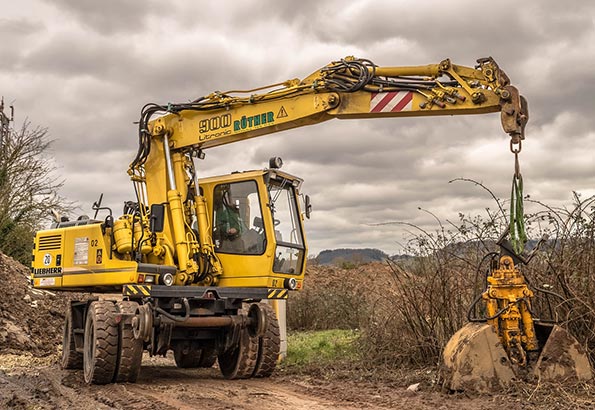 不同型号推土机价格对比及购买建议